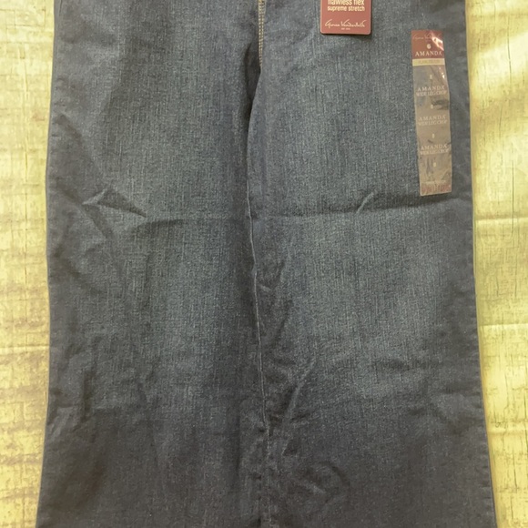 Brand new Woman’s Gloria Vanderbilt jeans. Size 8 - Picture 4 of 14